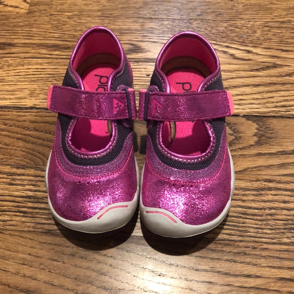Adorable Sparkly Plae Shoes!